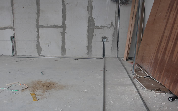 輕質復合墻板上的開槽情況