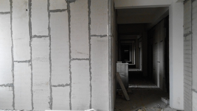 使用輕質復合墻板做隔斷墻的優點